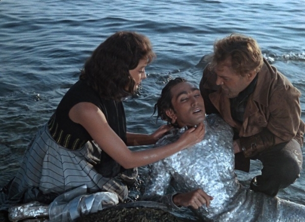 Кадр из фильма *Человек-амфибия*.