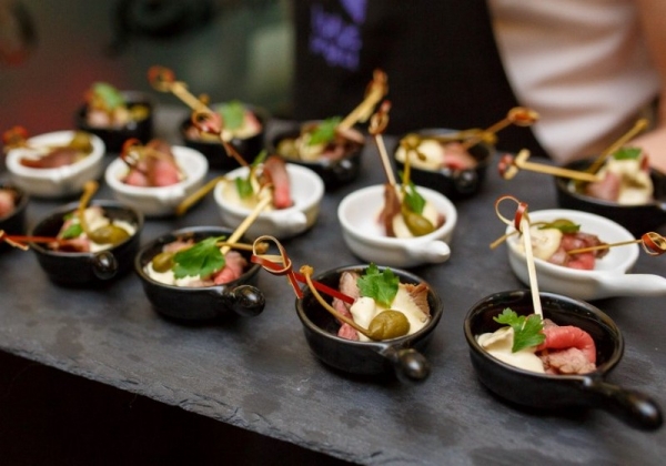 Уловки официантов, которые заставляют гостей платить больше7