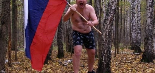 мужик с российским флагом