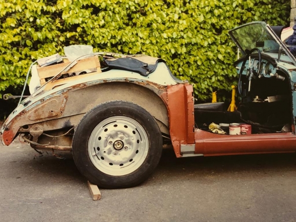 Похороненное сокровище: MG roadster 1960 года выпуска 20 лет простоял под кучей мусора в гараже6