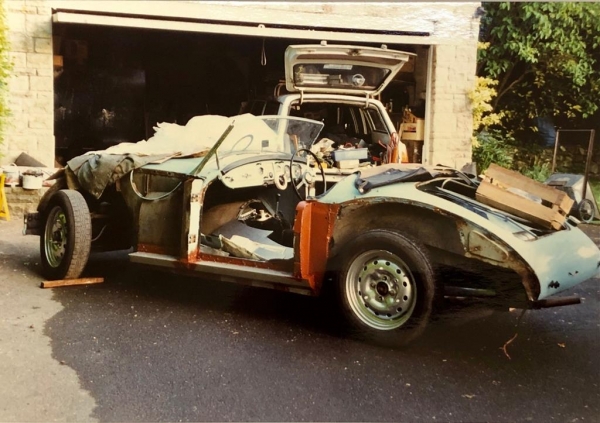 Похороненное сокровище: MG roadster 1960 года выпуска 20 лет простоял под кучей мусора в гараже8
